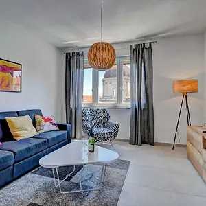  Appartement Lola App In City Center, 4+1 Pax